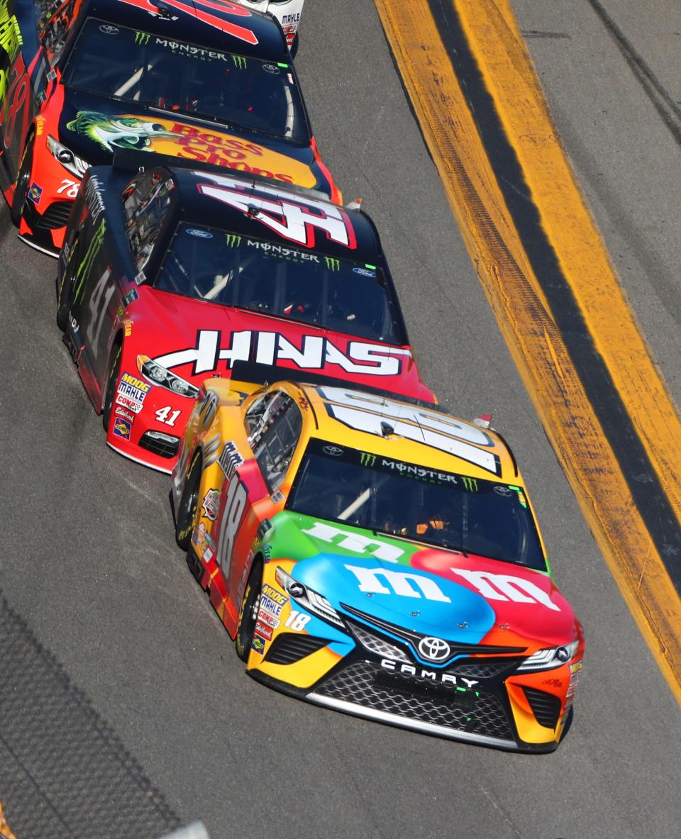 Kyle Busch (18) leads brother Kurt Busch (41) during the Daytona 500.