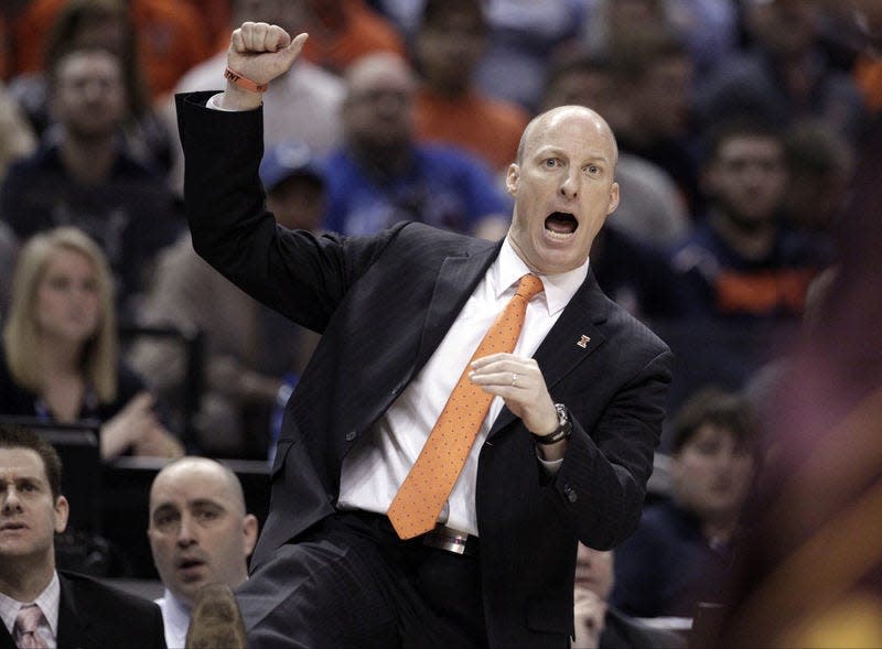 Illinois' head coach John Groce reacts in the second half of an NCAA college basketball game against Minnesota at the Big Ten Conference tournament, Wednesday, March 9, 2016, in Indianapolis. (AP Photo/Kiichiro Sato)