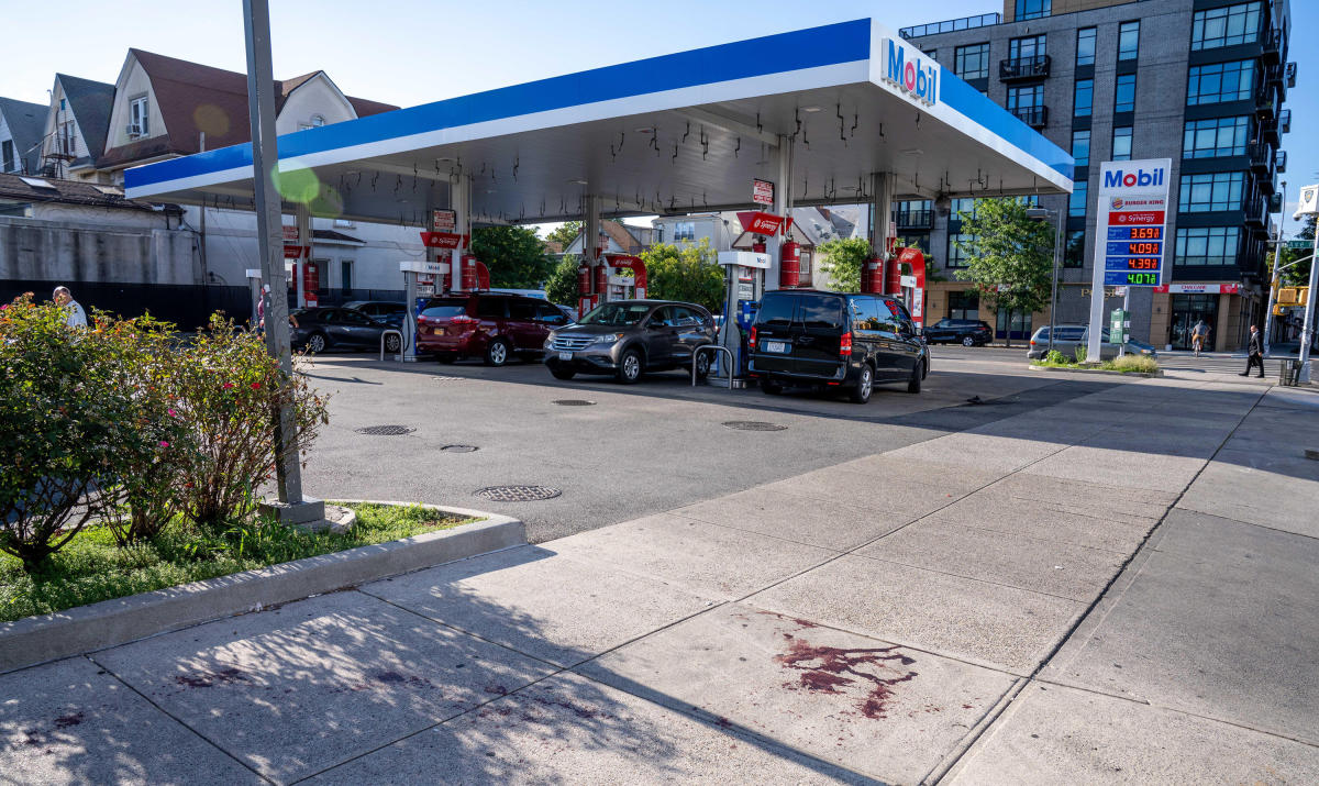 Shirtless man pumping gas in Brooklyn stabbed to death by offended Muslim stranger: witness