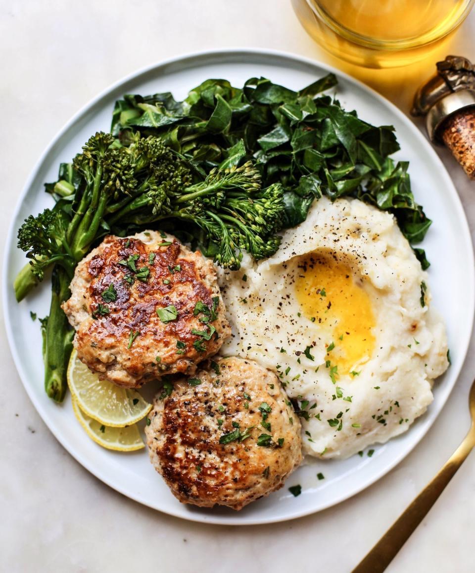 <strong><a href="https://www.thedaleyplate.com/blog/rosemary-lemon-chicken-patties" target="_blank" rel="noopener noreferrer">Get the Rosemary Lemon Chicken Patties recipe from The Daley Plate﻿</a></strong>