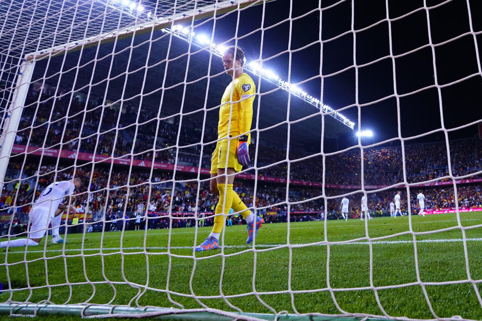 El arquero noruego Orjan Nyland reacciona luego que Joselu anotó el tercer gol de España en la victoria 3-0 en las eliminatorias de la Eurocopa, el sábado 25 de marzo de 2023, en Málaga. (AP Foto/Manu Fernández)