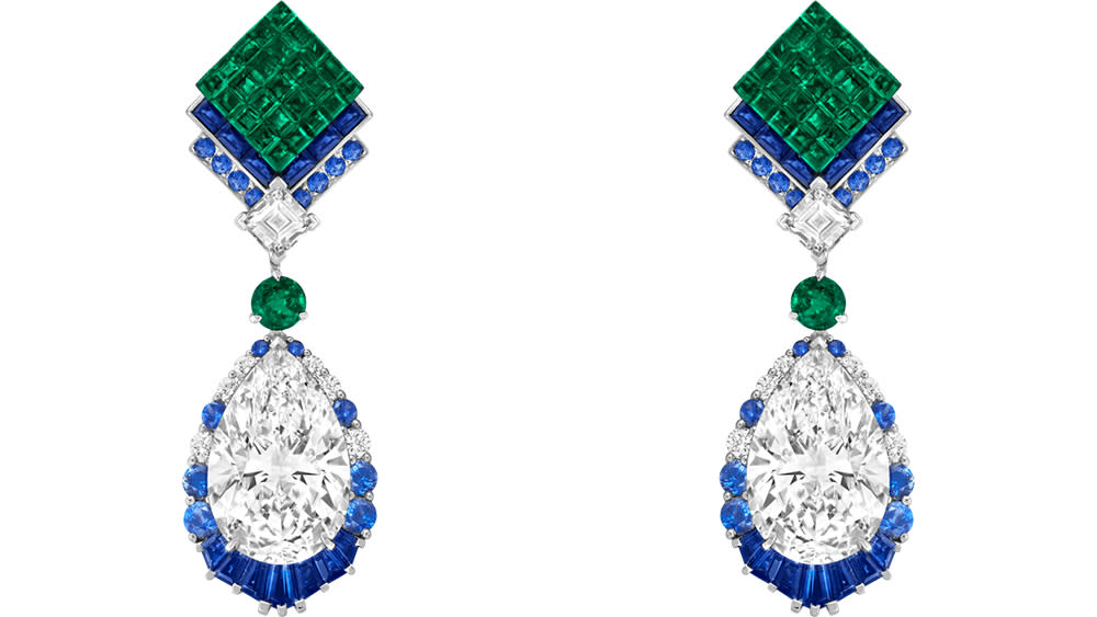 Two of the necklace’s diamonds can be detached and used to adorn earrings. - Credit: Van Cleef & Arpels