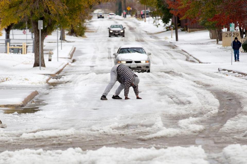 Slippery roads on Fifth street in Fort Worth make for treacherous footing on Friday, Dec. 6, 2013.