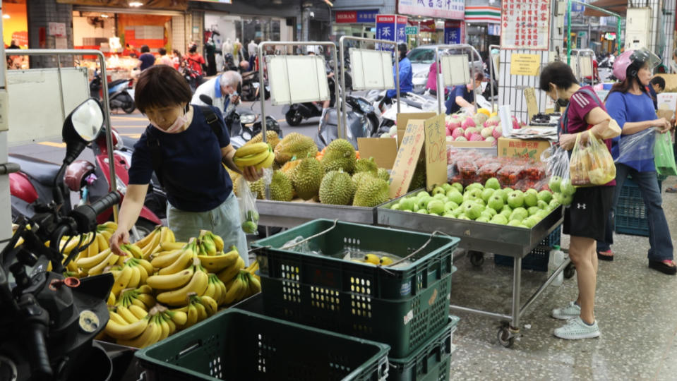 6月CPI年增2.42%，創下近四個月新高。陳品佑攝