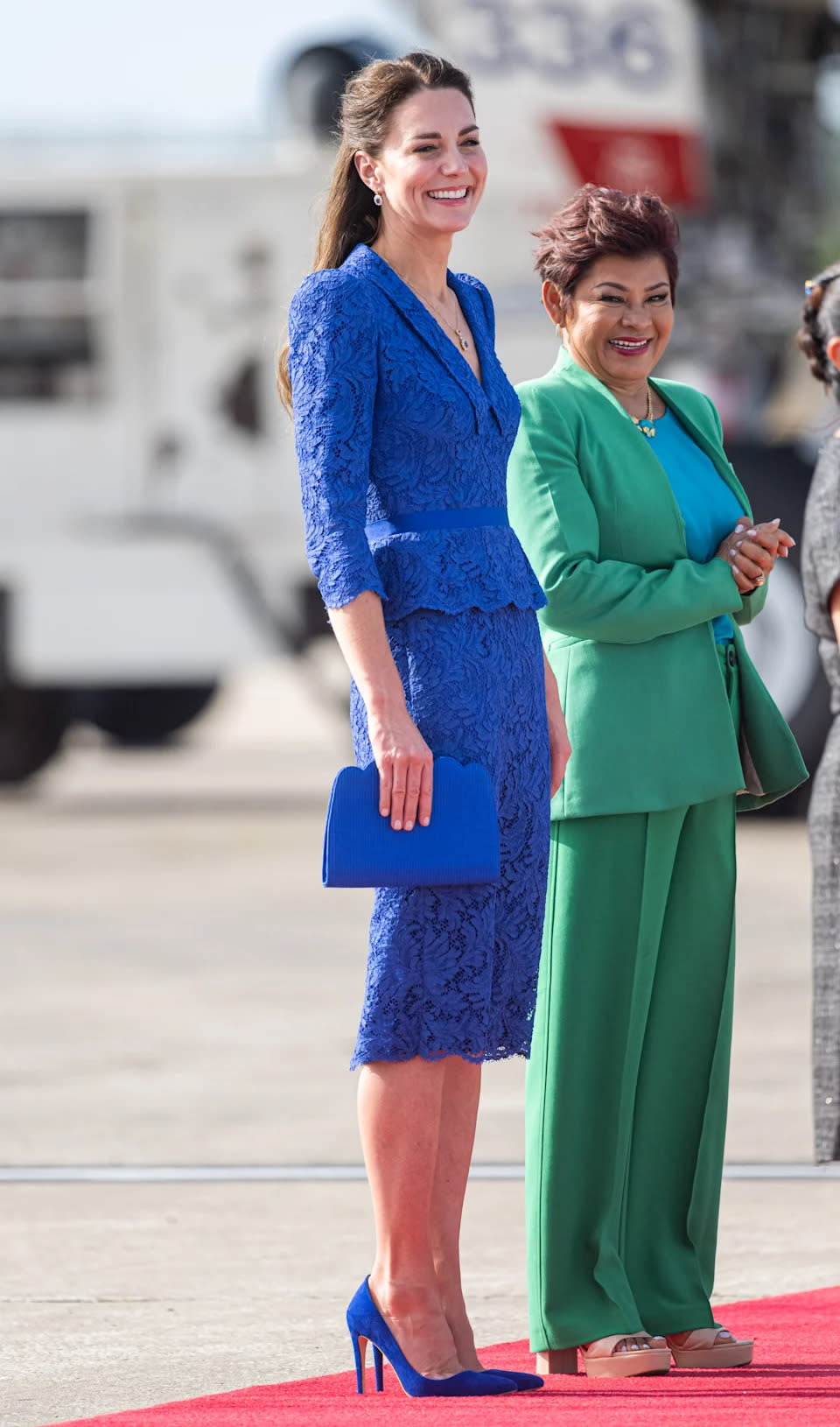 Die Herzogin von Cambridge wählte ein kobaltblaues Kleid der Designerin Jenny Packham. 