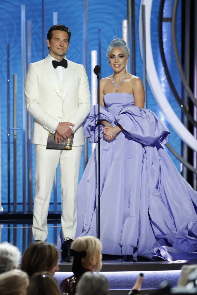 Bradley Cooper und Lady Gagas Film A Star Is Born hat bei den Golden Globes 2019 in der Kategorie “bestes Filmdrama” nicht gewonnen, und die Fans sind enttäuscht. (Foto: Getty)