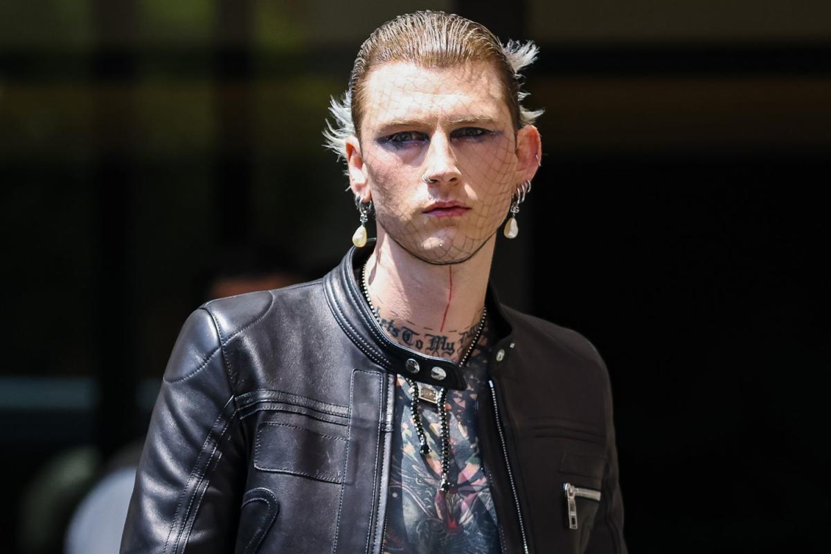 Machine Gun Kelly Mixes Goth and Glam — and Dons a Fishnet Face Mask ...