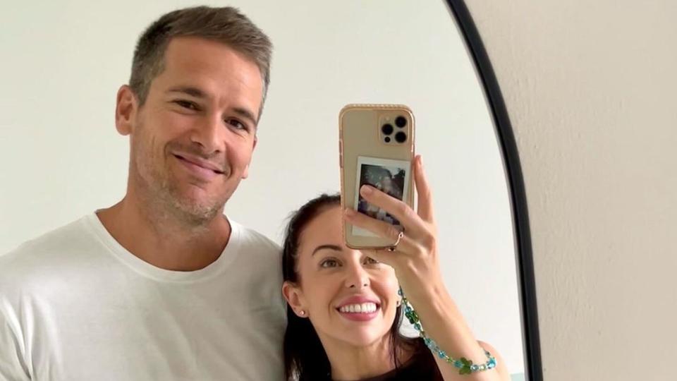 Jono and Ellie pose for mirror selfie
