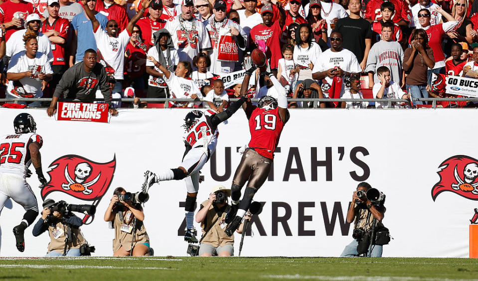 Receiver Mike Williams #19 of the Tampa Bay Buccaneers cannot come up with this catch as defensive back Asante Samuel #22 of the Atlanta Falcons defends during the game at Raymond James Stadium on November 25, 2012 in Tampa, Florida. (Photo by J. Meric/Getty Images)