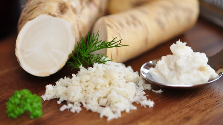 Horseradish root and grated horseradish