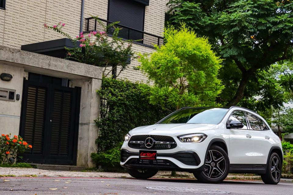 mercedes-benz-gla-200-amg-line