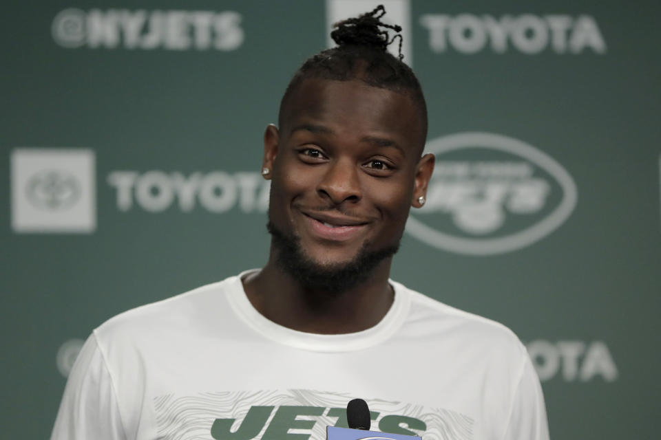 New York Jets running back Le'Veon Bell speaks to reporters at the team's NFL football training facility in Florham Park, N.J., Tuesday, June 4, 2019. (AP Photo/Julio Cortez)