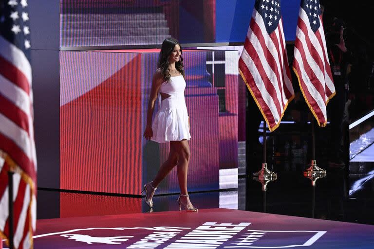 La hija del expresidente estadounidense Donald Trump, Kai Madison Trump, llega para hablar durante el tercer día de la Convención Nacional Republicana de 2024 en el Fiserv Forum de Milwaukee, Wisconsin, el 17 de julio de 2024. 