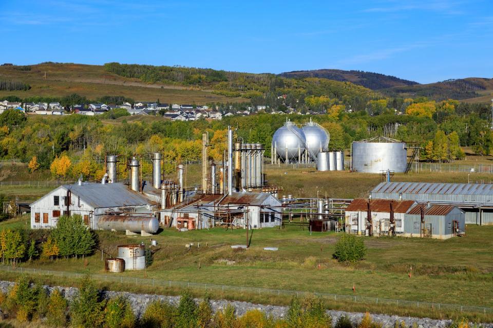 The Turner Valley gas plant in Alberta is western Canada’s first natural gas processing and refining facility. Alberta focuses on trying to reduce emissions released during the production and transmission of natural gas. (Shutterstock)