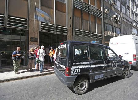 A federal police vehicle belonging to the Chemistry Laboratory department is parked outside the office of the prosecutor who is investigating the death of prosecutor Alberto Nisman in Buenos Aires, January 21, 2015. REUTERS/Enrique Marcarian