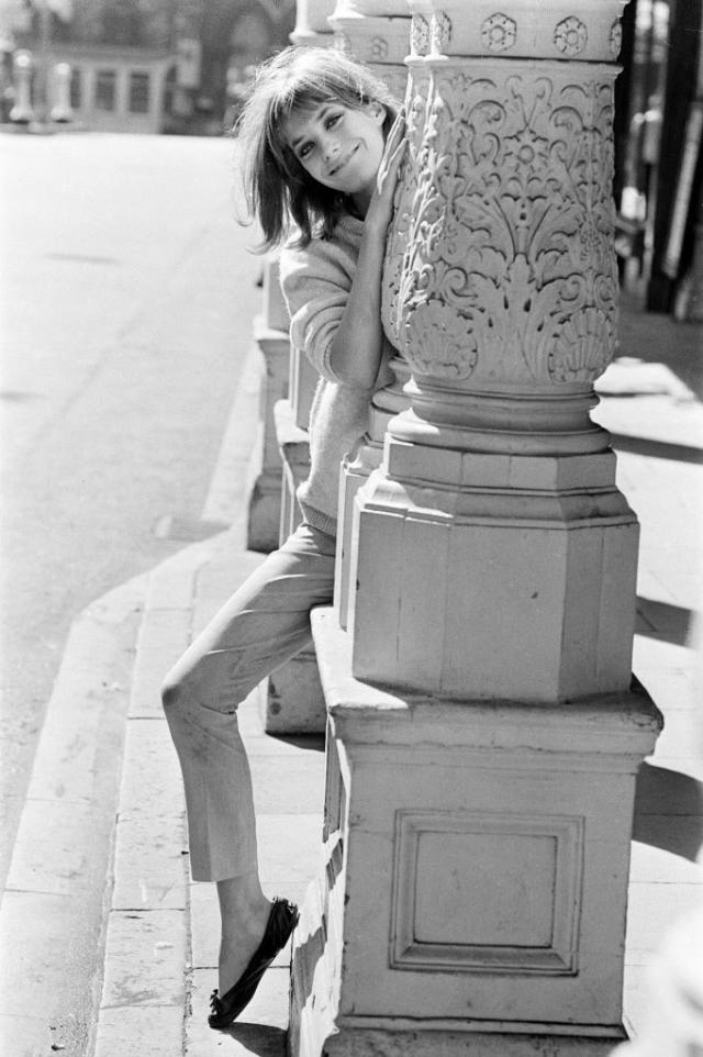 25 Looks That Made Jane Birkin The Ultimate '60s And '70s Summer