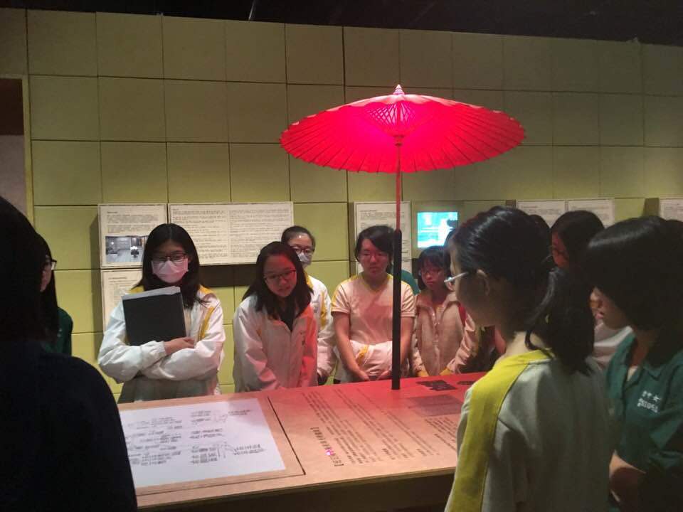 福爾摩斯上法庭課程帶學生參觀法醫展(圖片來源:臺中女中)