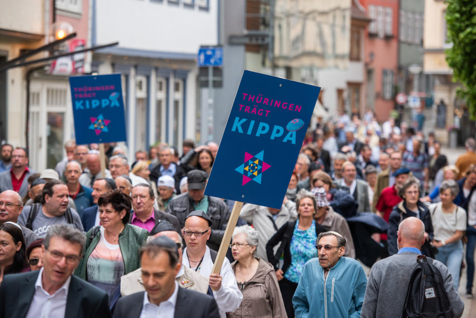 Participants march to a Jewish synagogue in&nbsp;Erfurt order to show solidarity against anti-Semitism.