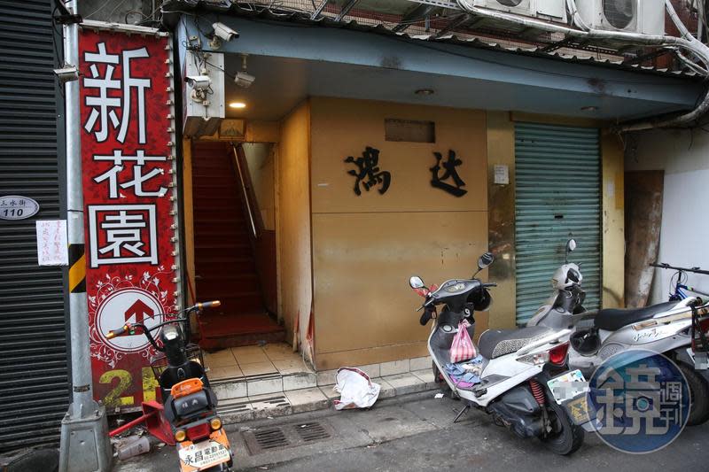 今再傳出本土案例超過10人確診，衛福部次長石崇良稍早指出今天有一些本土案例和該患者有關。