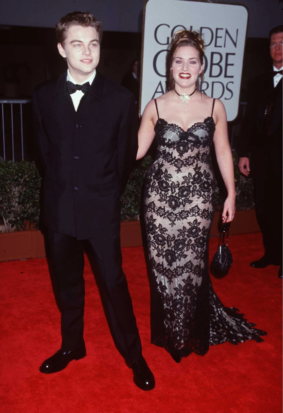 leonardo dicaprio 1998, leonardo dicaprio, golden globes, golden globe awards, leonardo dicaprio golden globes, 1998 golden globes, kate winslet, red carpet, golden globes red carpet, titanic golden globes, titanic