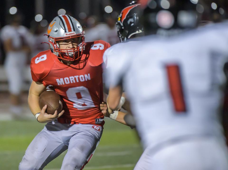 Morton's Seandon Buffington looks for a path through the Metamora defense in the second half of their Week 4 football game Friday, Sept. 15, 2023 in Morton. The Potters downed the Redbirds 45-19.