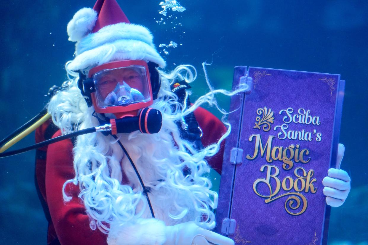 This is the final week to visit with Scuba Santa at Newport Aquarium.