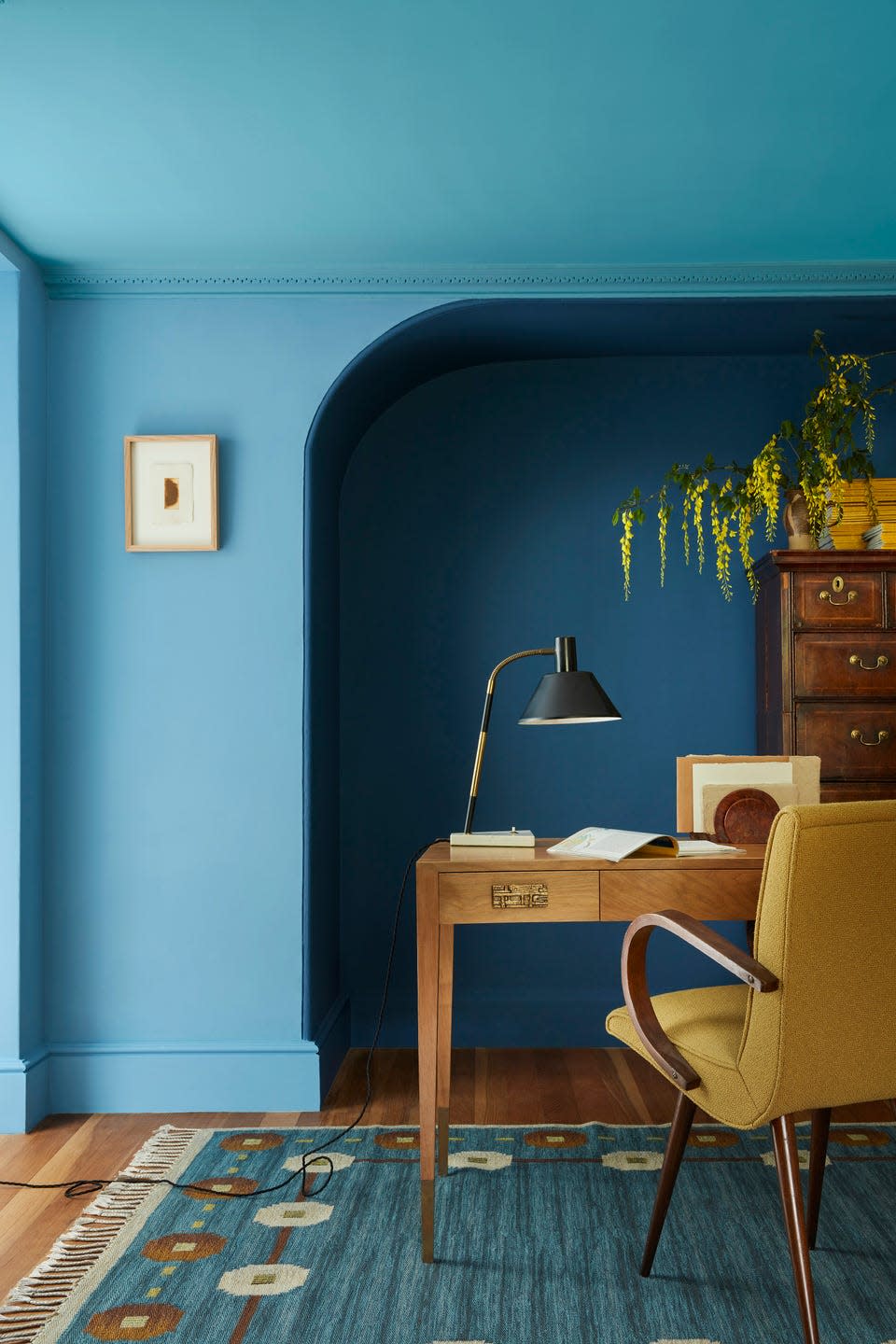 room with blue walls using the double drenching method