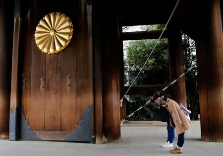 Visitors bow at the Yasukuni Shrine in Tokyo, Japan, December 29, 2016. REUTERS/Toru Hanai