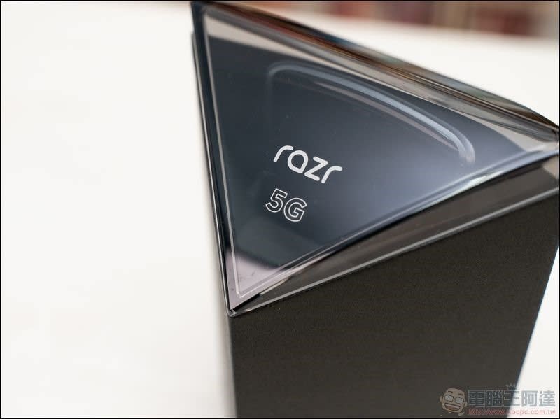 Motorola razr 5G 開箱評測：不只情懷，真正無縫隙折疊螢幕黑科技旗艦