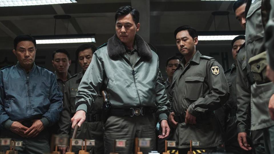 鄭雨盛在《首爾之春》中演出警備司令官李泰臣。（圖／車庫提供）