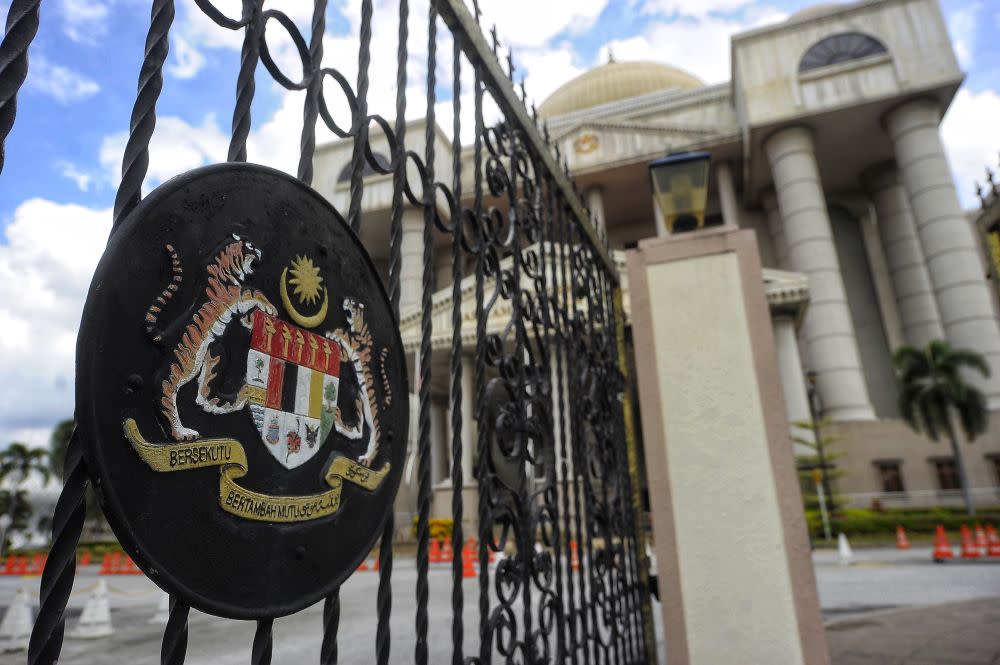 According to a report, the striking-out bid was done at the Kuala Lumpur High Court Registry on August 7 through law firm Messrs AmerBon. — Picture by Shafwan Zaidon