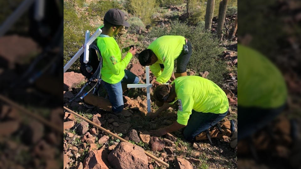 Volunteers with Aguilas del Desierto