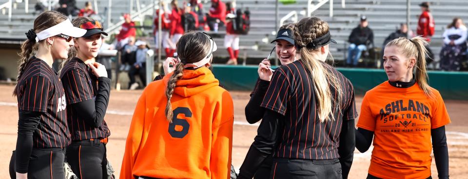 The Ashland team enjoys a quiet moment between innings.