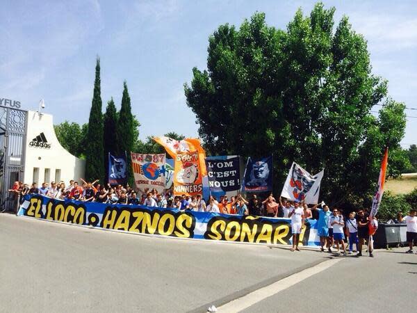 La bienvenida a Bielsa en Marsella. (Foto: OM Marseille)