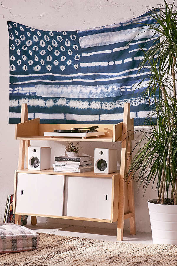 Get it <a href="https://www.urbanoutfitters.com/shop/graham-keegan-shibori-flag-tapestry" target="_blank">here</a>.