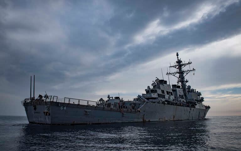 Esta imagen proporcionada por la Armada de Estados Unidos muestra al USS Carney en el mar Mediterráneo el 23 de octubre de 2018.