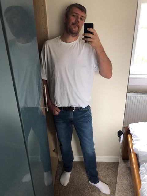 David Gray taking a selfie to document his weight loss. (Supplied)