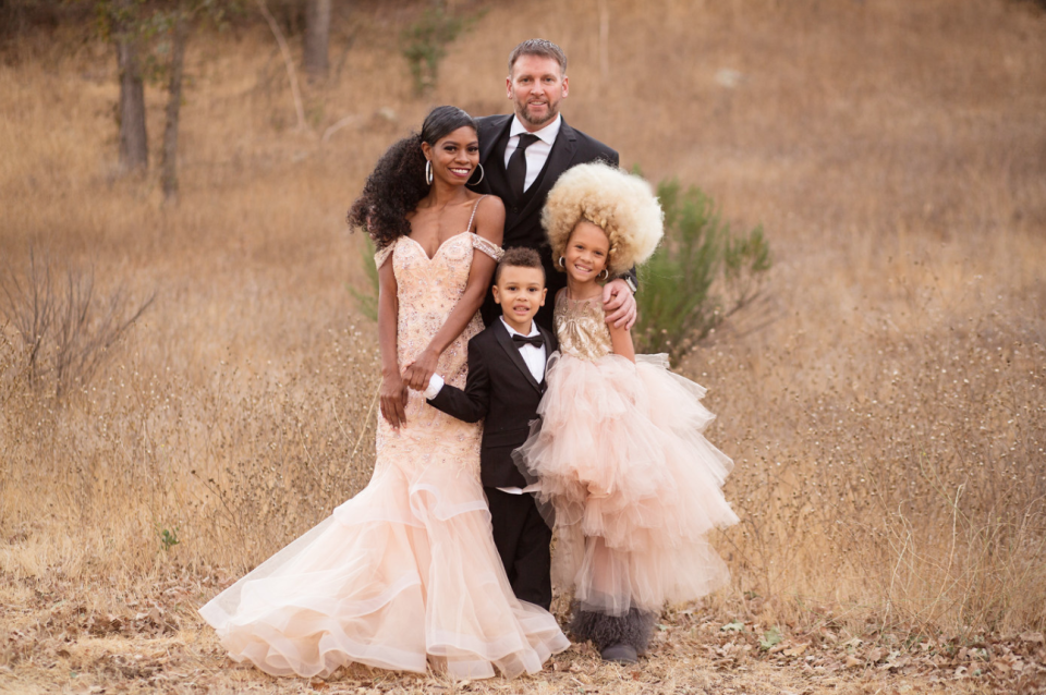 The California family looks as if they belonged on the cover of Vogue magazine. (Photo: Creative Soul <a href="https://www.instagram.com/creativesoulphoto/" rel="nofollow noopener" target="_blank" data-ylk="slk:Photography/www.creativesoulphoto.com;elm:context_link;itc:0;sec:content-canvas" class="link ">Photography/www.creativesoulphoto.com</a>)