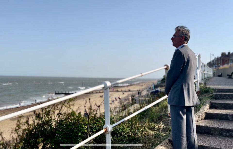 El alcalde de Southwold, Will Windell, dice que las transferencias de petróleo de barco a barco representan un riesgo para el medio ambiente para la costa de Suffolk, notable por su belleza natural (The Independent)