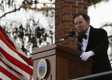 James Getty, portraying U.S. President Abraham Lincoln, delivers the Gettysburg Address at the Gettysburg National Cemetery in Pennsylvania November 19, 2013. REUTERS/Gary Cameron