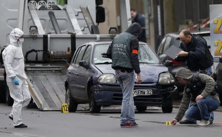 Police investigators work at the scene of a shooting in the street of Montrouge near Paris January 8, 2015. REUTERS/Charles Platiau