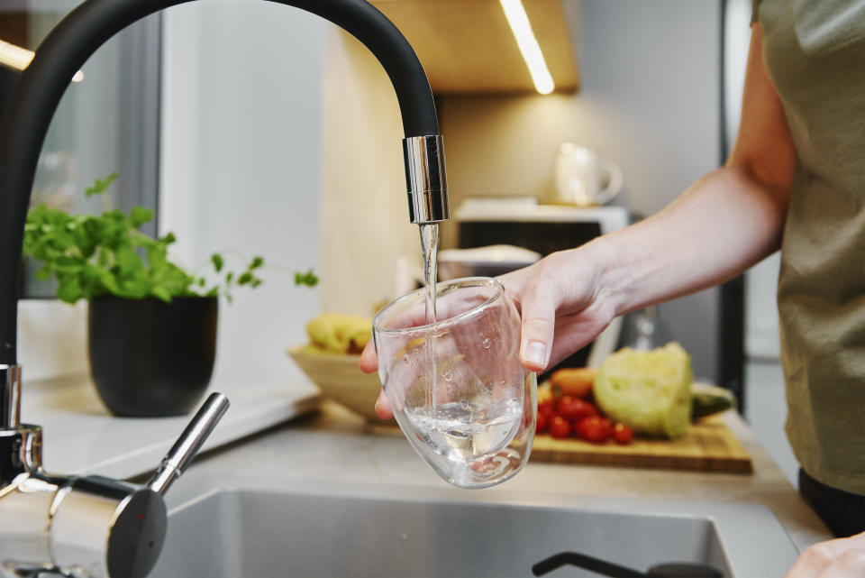 Warmes Leitungswasser sollte man nicht trinken - und auch nicht damit kochen 