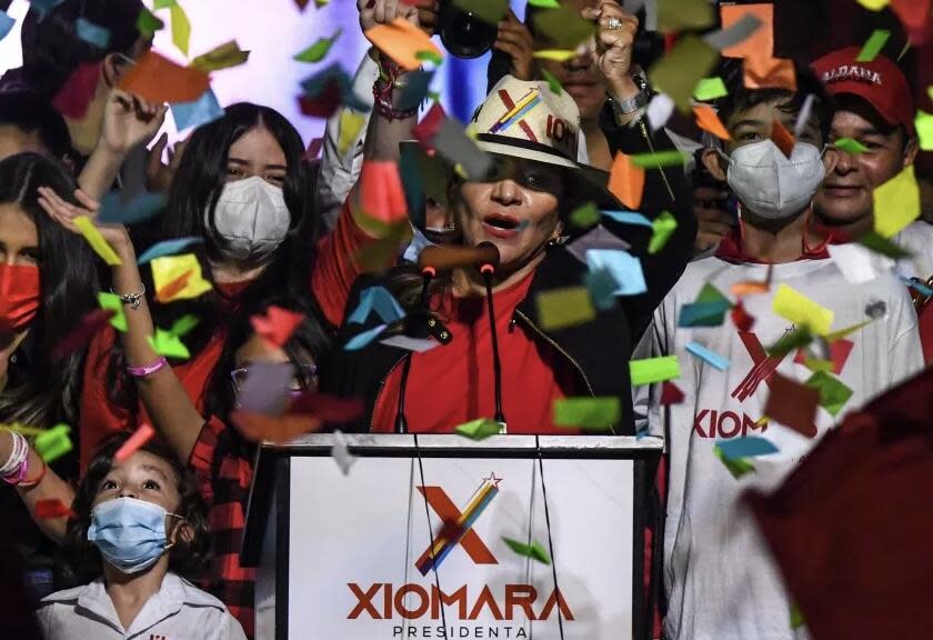 Xiomara Castro se dirige a sus seguidores en Tegucigalpa, la capital de Honduras.