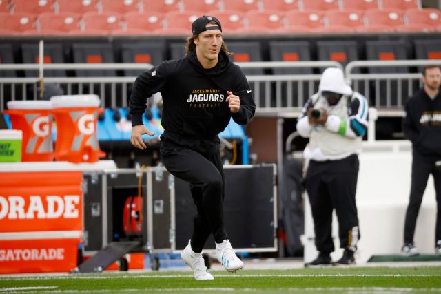 Jaguars' Trevor Lawrence warms up, starts vs. Browns with ankle injury