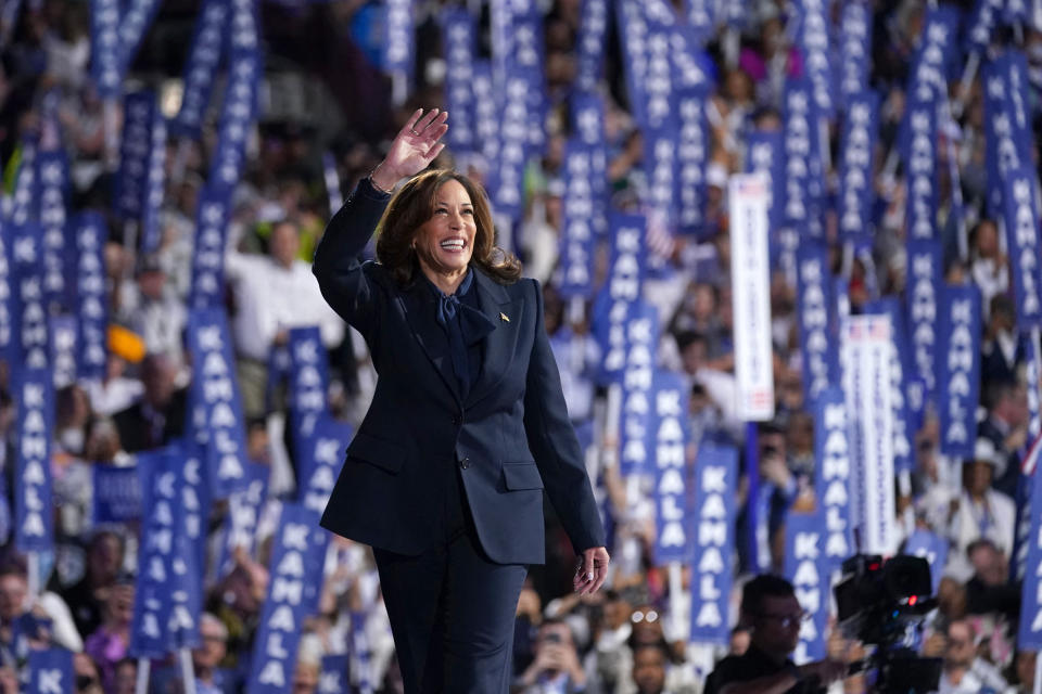 Democratic presidential nominee and U.S. Vice President Kamala Harris takes the stage on Day 4 of the Democratic National Convention (DNC) at the United Center in Chicago, Illinois, U.S., August 22, 2024. REUTERS/Kevin Lamarque