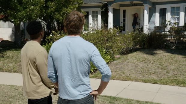 Rountree and Deeks practically begging a POI to flee, in the Nov. 6 ‘NCIS: LA’ directed by Daniela Ruah (Paramount+ screenshot) - Credit: Paramount+ screenshot