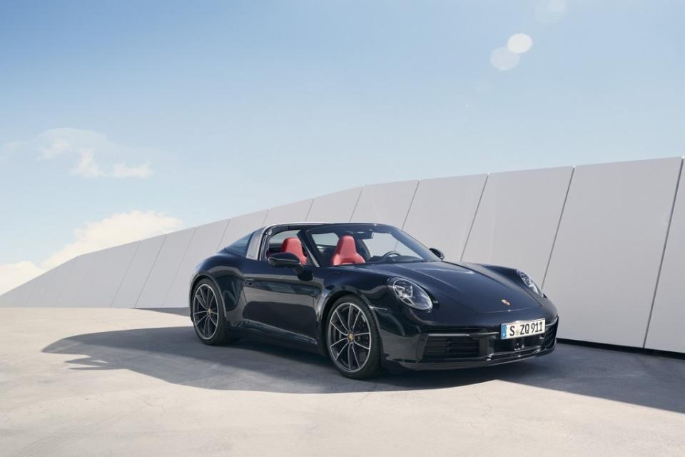 porsche-992-911-targa