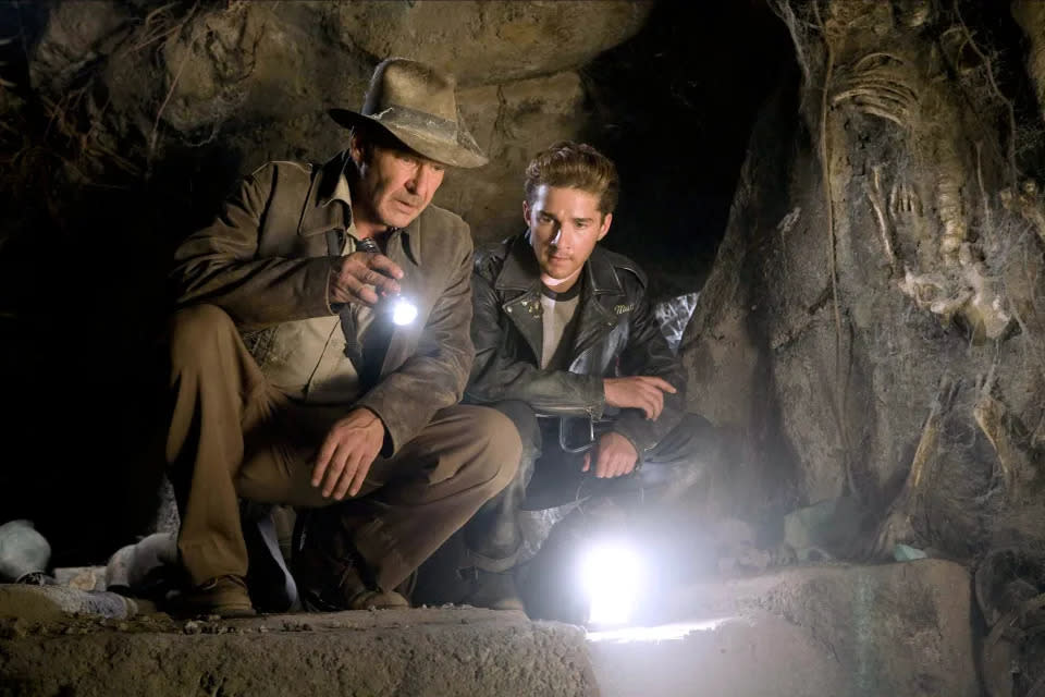 Harrison Ford und Shia LaBeouf in „Indiana Jones und das Königreich des Kristallschädels“. Der Film soll Ford 65 Millionen US-Dollar (umgerechnet etwa 59,66 Mio. Euro) eingebracht haben. (LucasFilm)