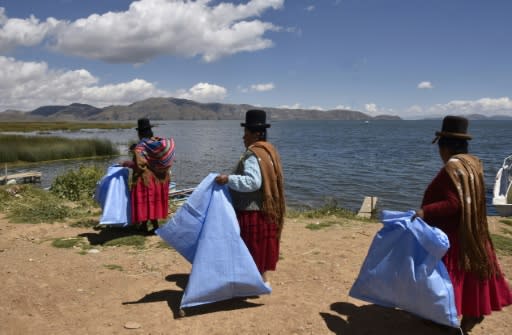 The women's efforts to clean up Lake Titicaca unfortunately may be just cosmetic, as wastewater from the surrounding region is pouring into the lake