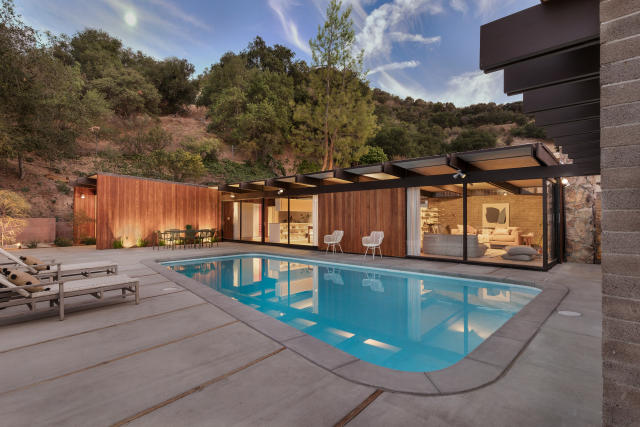 Visit a California Hillside House Rooted in Nature